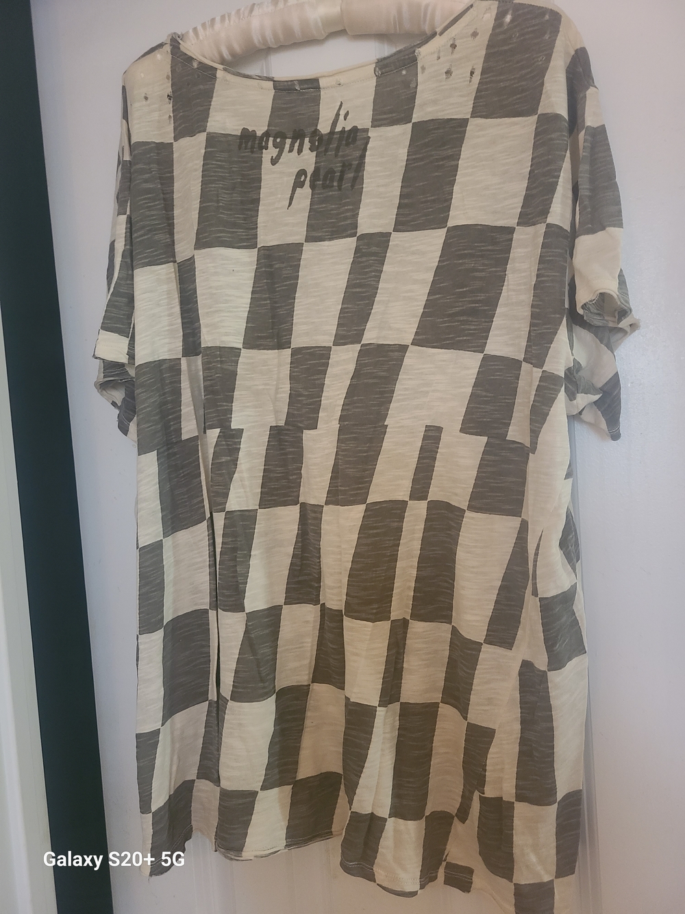 Magnolia Pearl Short-Sleeve Checker Tee in Beige and Gray 100% Cotton
